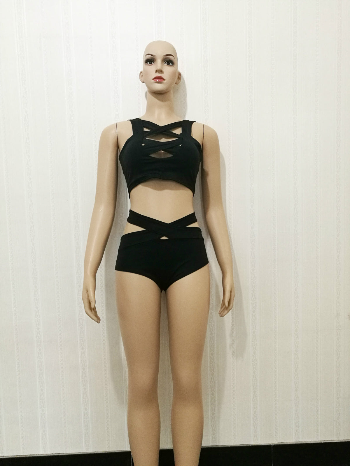 Bikini Set with Crossed Front Straps
